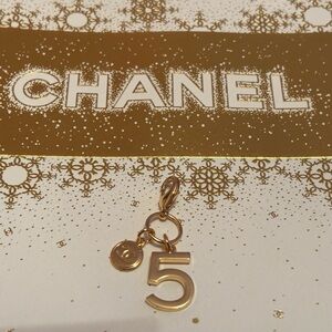 CHANEL Gold Number 5 Charm / Pendant 


HOLIDAY COLLECTION 2025 

NEW